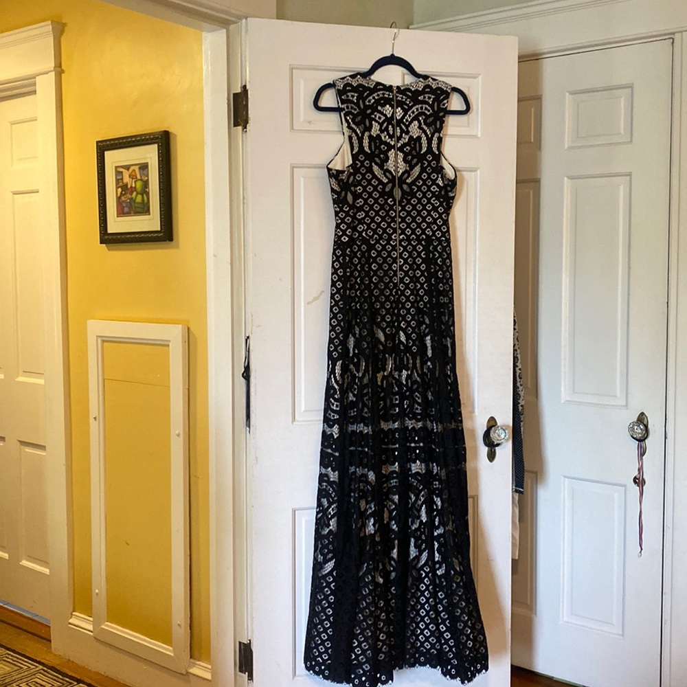 Beautiful formal Vera Wang dress, size 10, worn once.Black lace over nude lining
